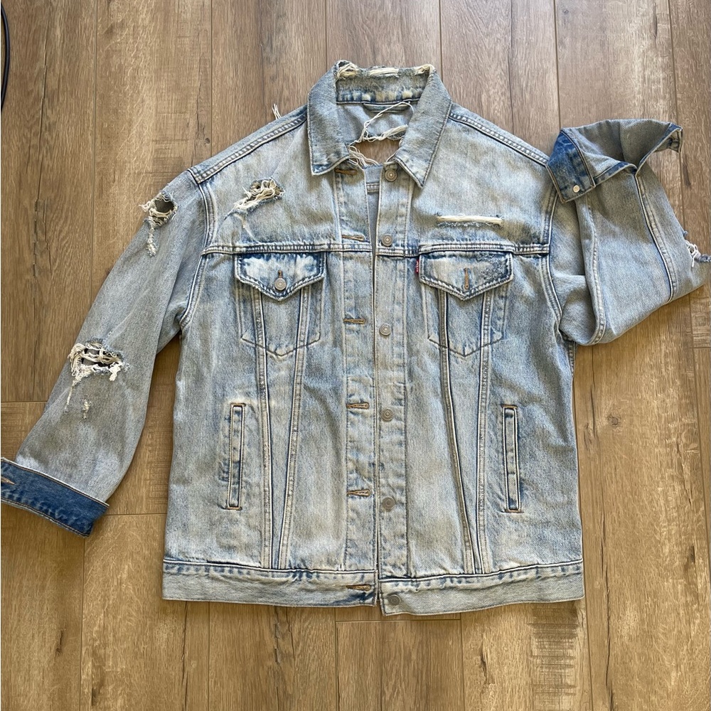 vintage Levi's distressed denim jacket